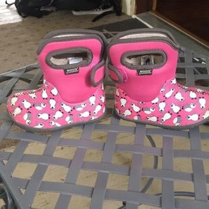 Girls BOGS Pink Penguin size 6